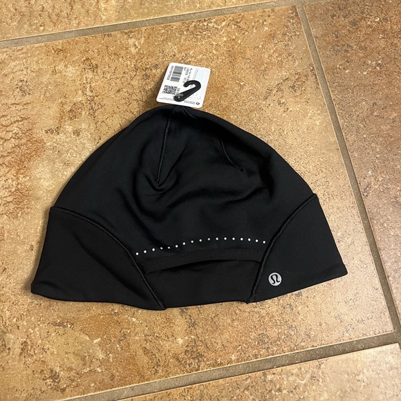 Lululemon Women's Run For It All Beanie Black One Size NWT - Picture 1 of 4